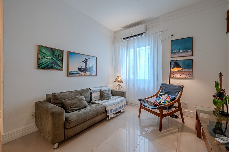 2 bedrooms and 1 suite on the Leblon beach block