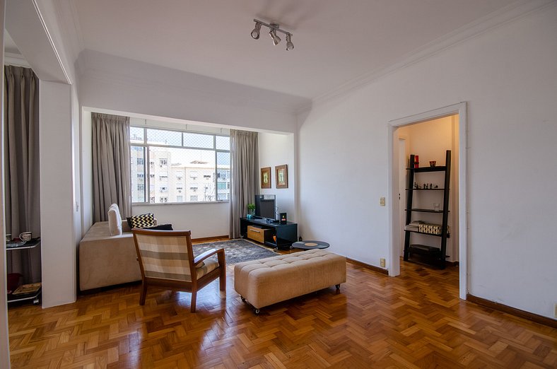 2 suites, large living room, between Ipanema and Copa