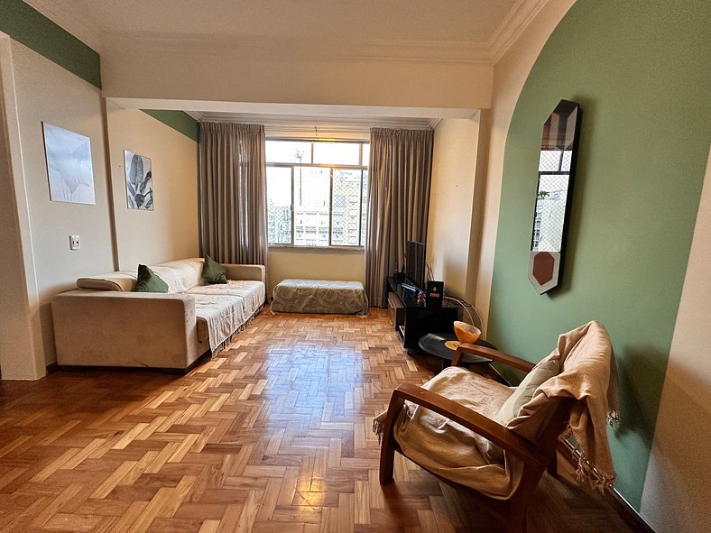 2 suites, large living room, between Ipanema and Copa