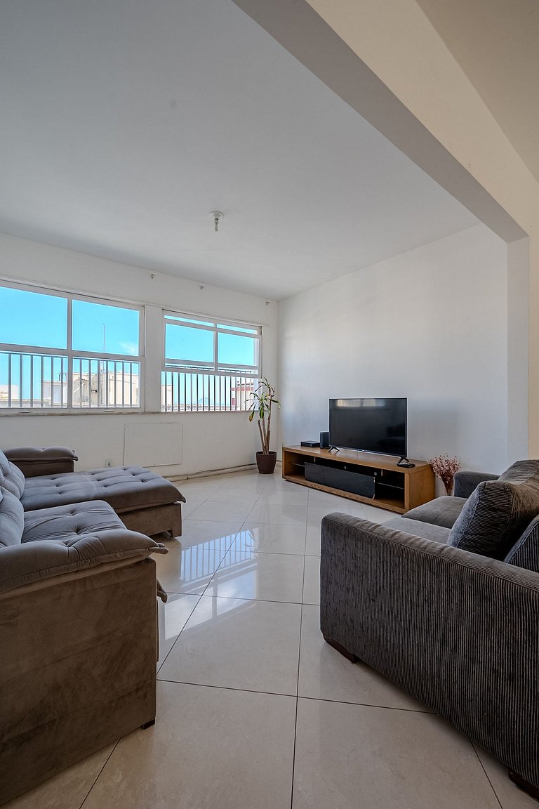 3 bedrooms and Master with view of the sea