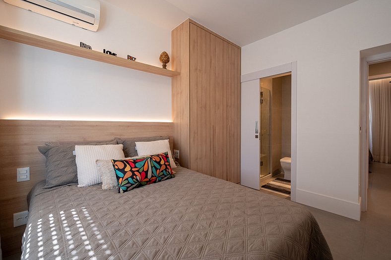 3 design bedrooms one block from Leblon beach