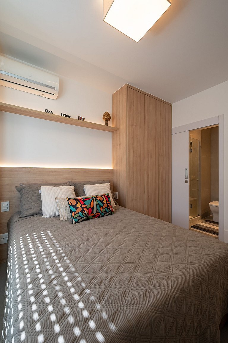 3 design bedrooms one block from Leblon beach