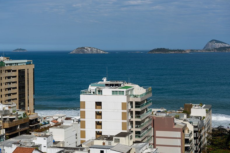 Apartment pool and balcony overlooking the sea and Christ