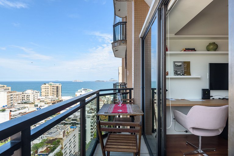 Apartment pool and balcony overlooking the sea and Christ