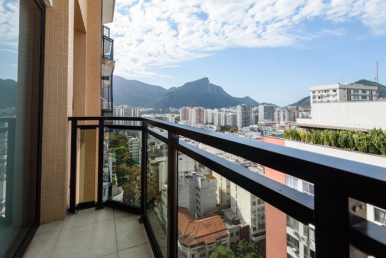 Apartment pool and balcony overlooking the sea and Christ