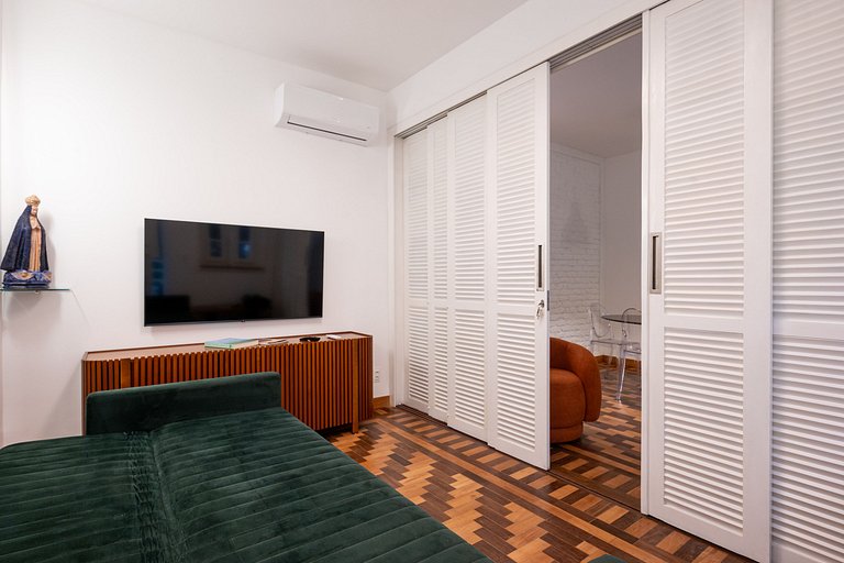 Balcony with green views, Ipanema and Lagoa beach