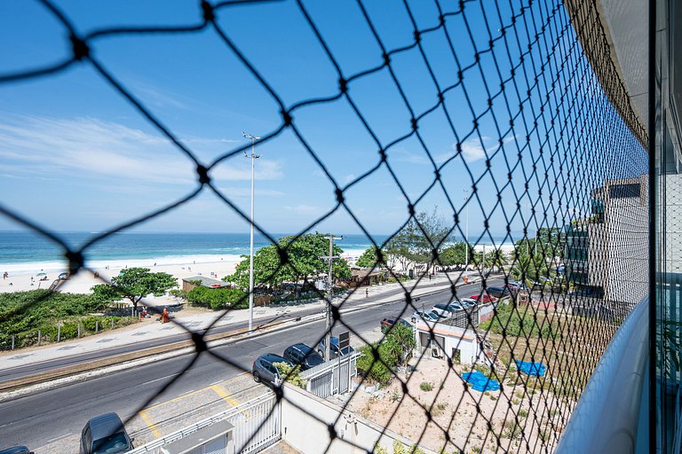 Beach front with Balcony - Barra (Pepê)