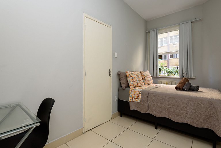 Bedroom and living room near Copacabana beach