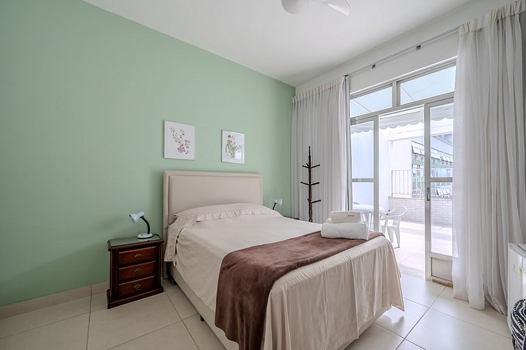 Habitación con vistas y baño en Ipanema