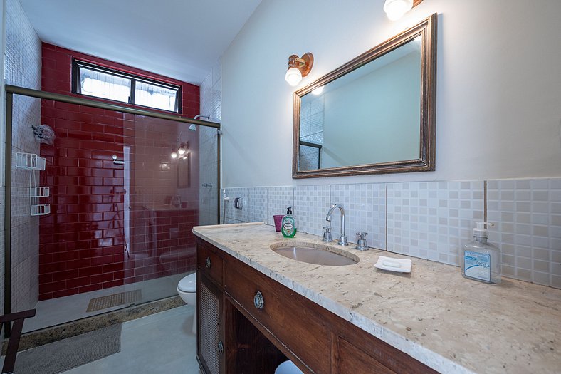 Habitación con vistas y baño en Ipanema