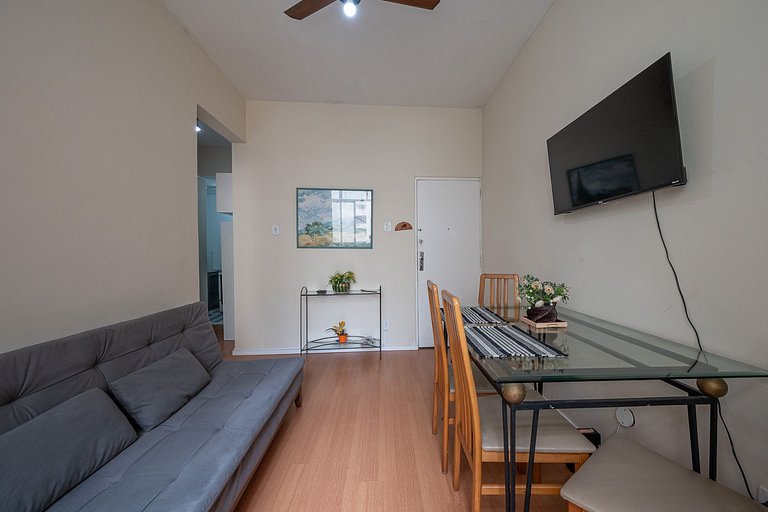 Quiet bedroom and living room in Copacabana