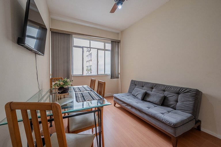 Quiet bedroom and living room in Copacabana