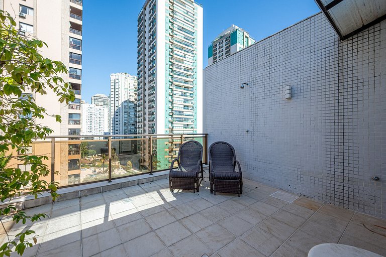 Sea View Penthouse, swimming pool and sauna