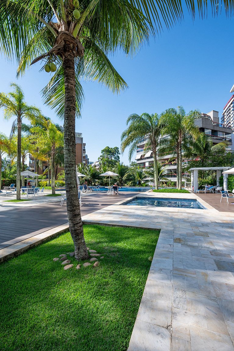 Sea View Penthouse, swimming pool and sauna