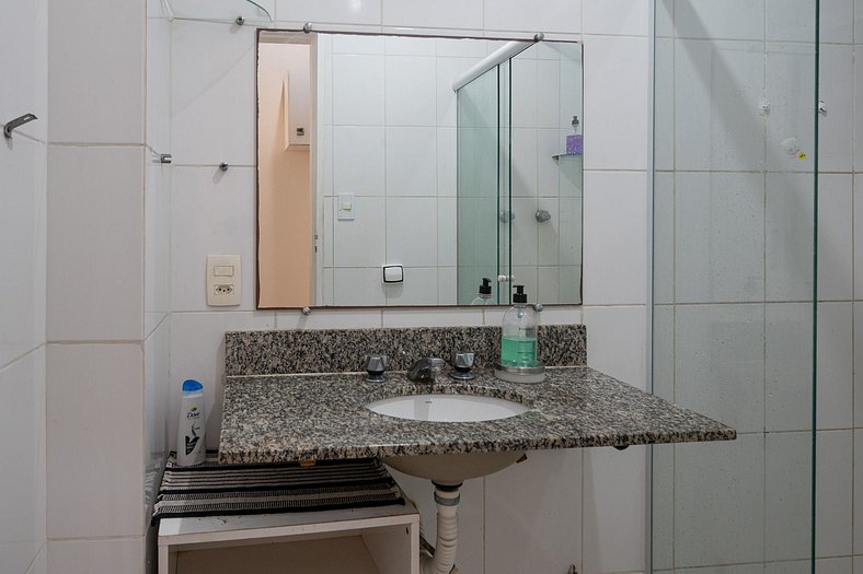 Silencioso quarto e sala no coração de Copacabana