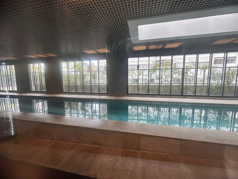 Studio com coworking, piscina e vista da cidade