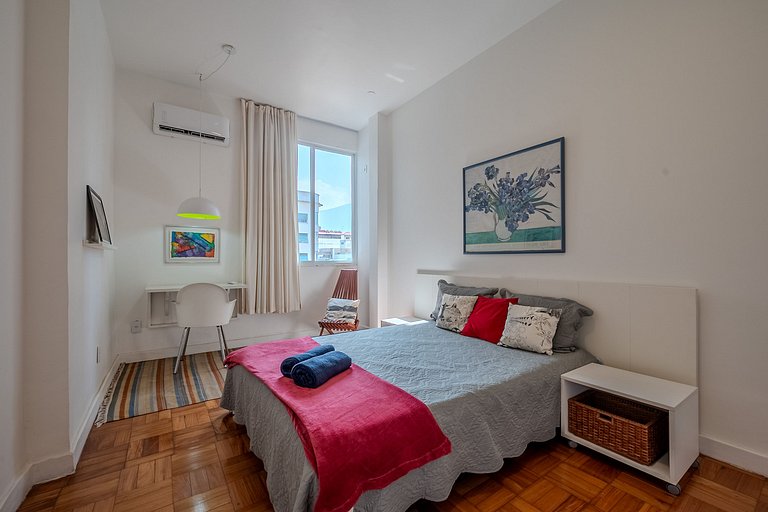 Two bedrooms with a view of Christ, in the heart of Leblon