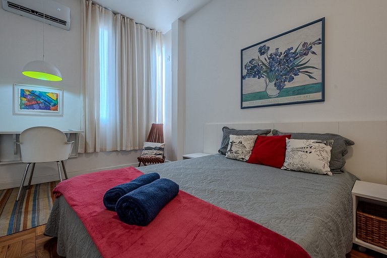 Two bedrooms with a view of Christ, in the heart of Leblon