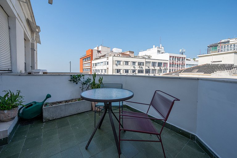 Varanda com vista para o mar de Copacabana