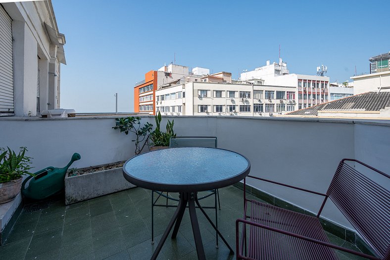 Varanda com vista para o mar de Copacabana