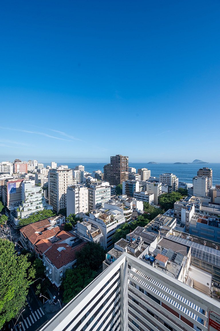 Vista mar no Leblon, andar alto, silencioso