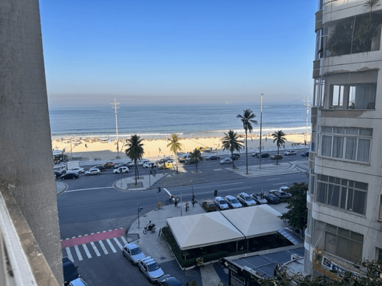 Vista para a praia de Copacabana, quarto e sala